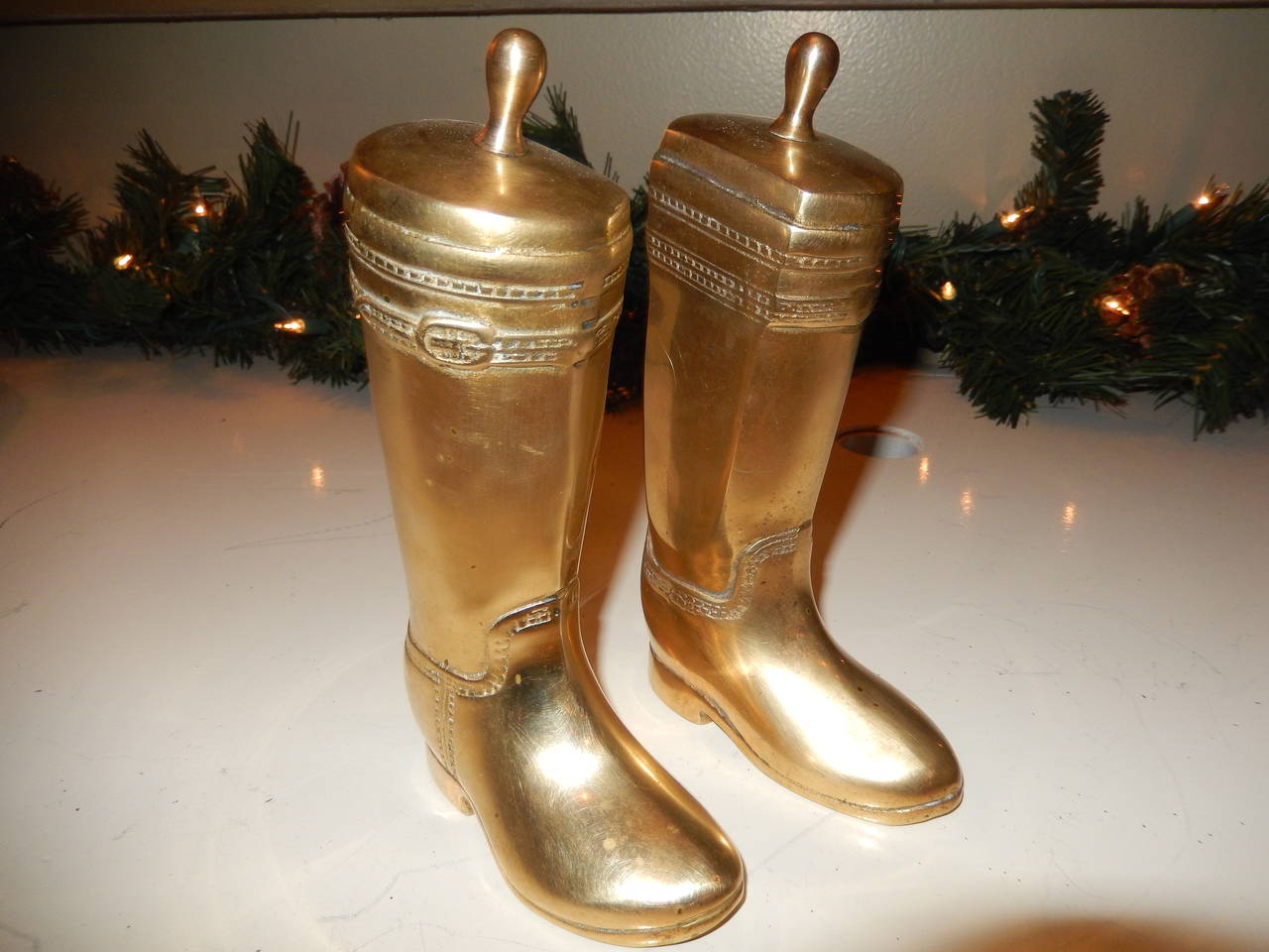 Pair of well detailed brass riding boots/book ends.