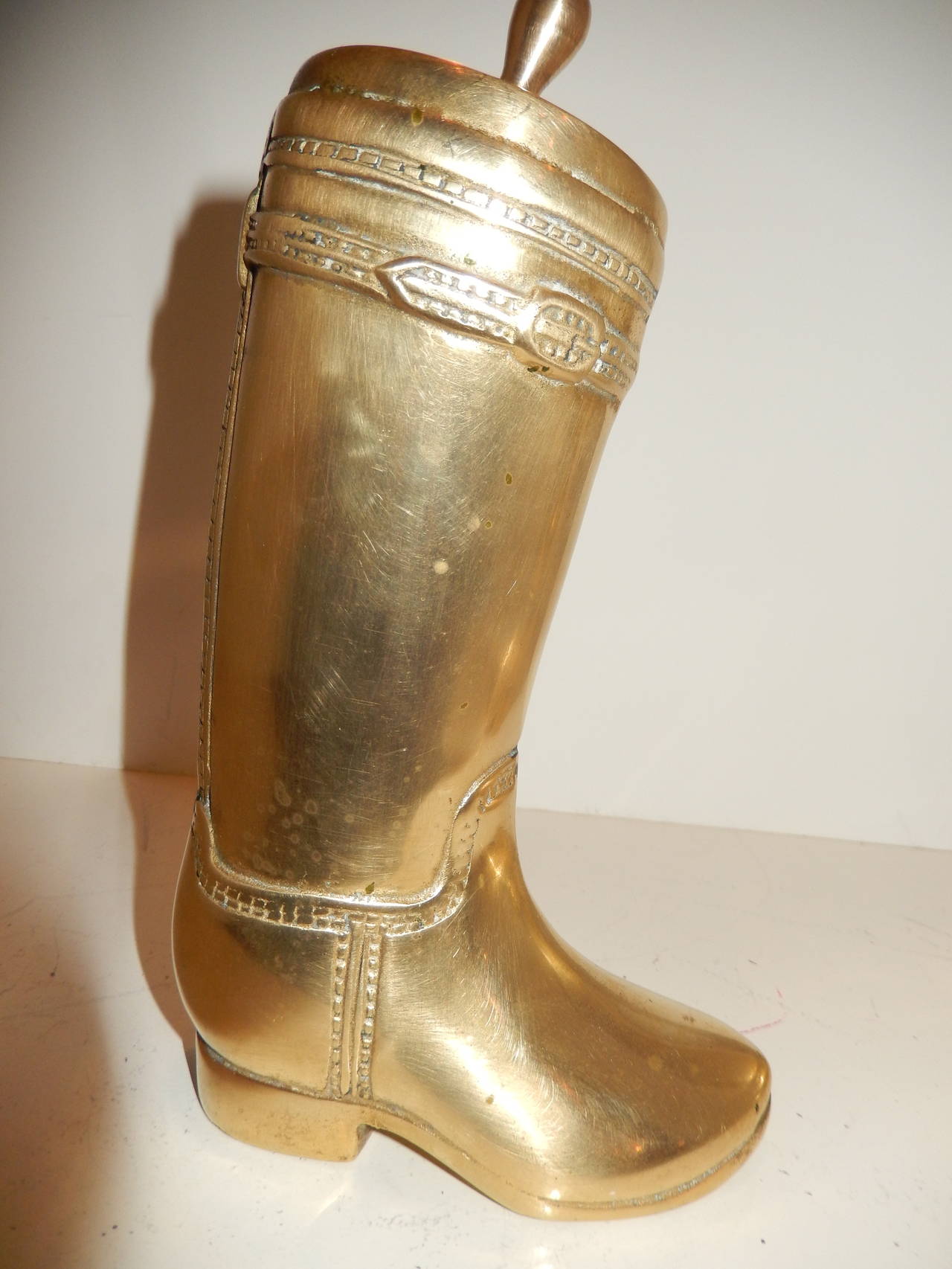 Pair of Solid Brass Riding Boot Book Ends In Excellent Condition In Bellport, NY