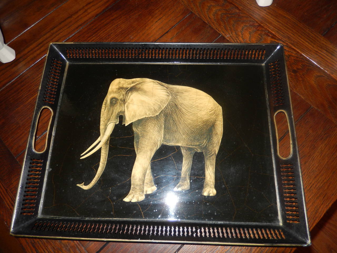 An English tole tray tray with a large hand painted elephant.Two open handles
and signed hunting world England.