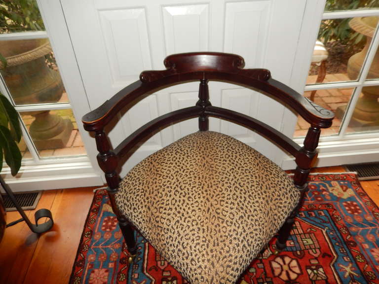 American Late-19th Century Corner Chair In Excellent Condition In Bellport, NY
