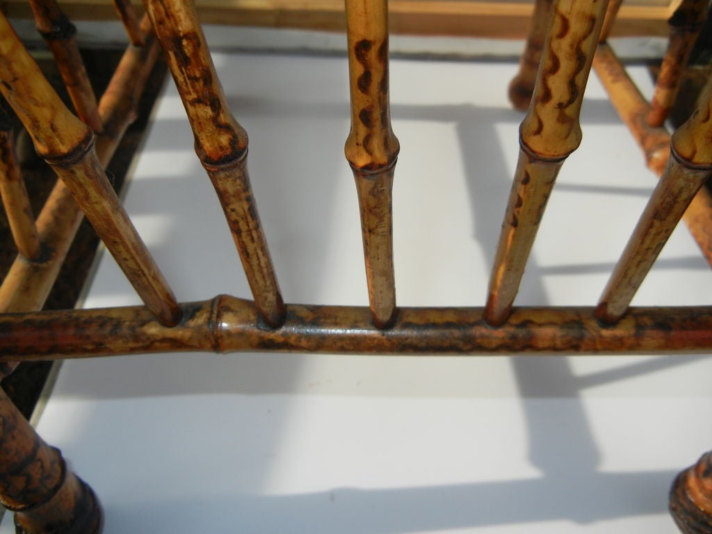 Mouvement esthétique Chaise anglaise du 19ème siècle en bambou et cuir en vente