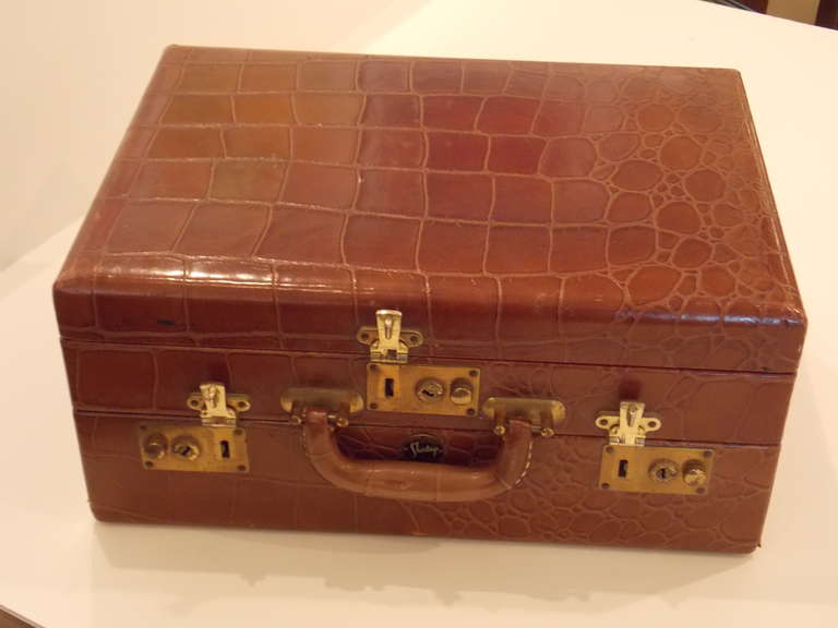 1940s Grace Kelly Style Weekend Shortrip Travel Case In Excellent Condition In Bellport, NY