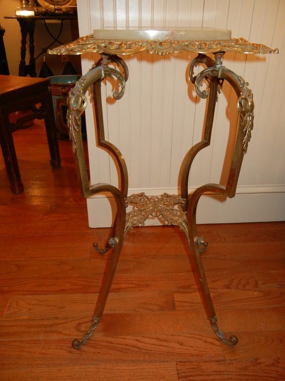Elegant Brass and Onyx 19th Century End Table In Good Condition For Sale In Bellport, NY