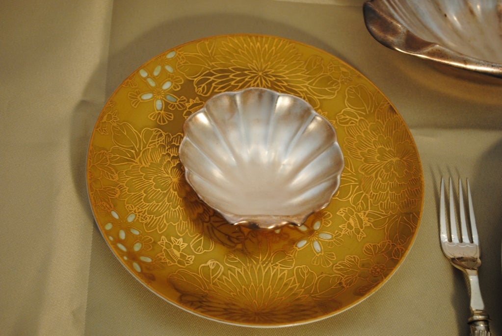 Dorothy Thorpe Chrysanthemum China Group 1