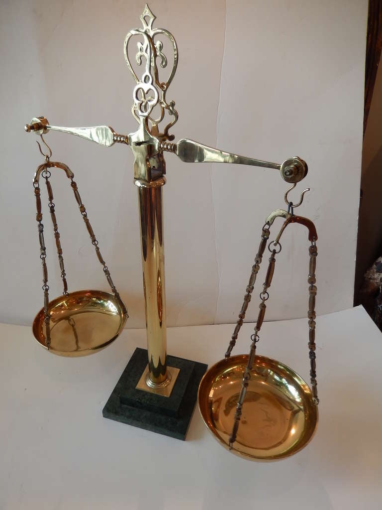 Vintage Brass & Marble Apothecary Scales In Excellent Condition In Bellport, NY