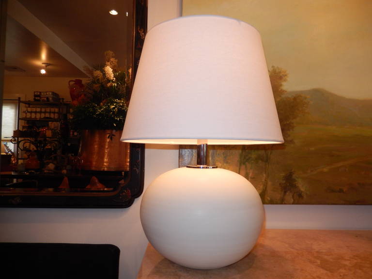 Scandinavian Handcrafted White Ceramic Lamp In Excellent Condition For Sale In Bellport, NY