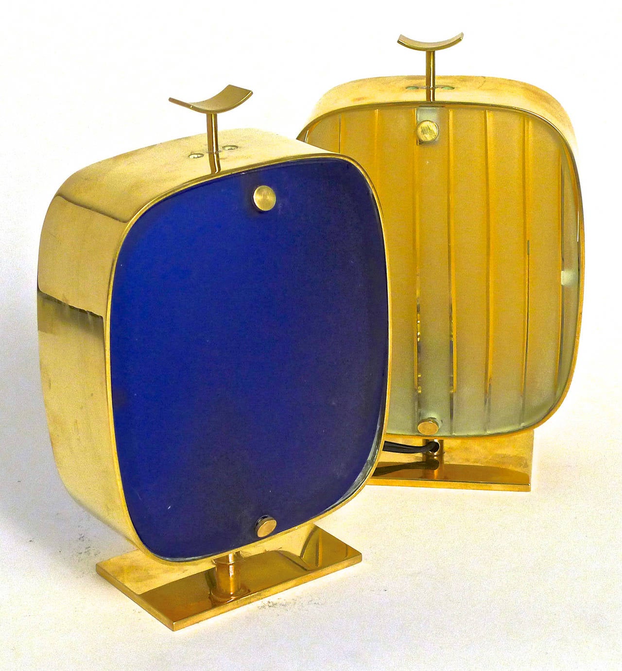 Max Ingrand for Fontana Arte A 2049 table lamp, circa 1960 brass frame with blue glass panel to one side and clear engraved glass panel to the reverse.