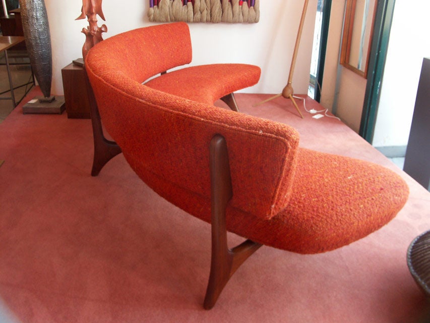 American Vladimir Kagan's Iconic Floating Sofa