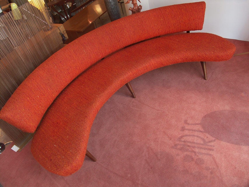 Vladimir Kagan's Iconic Floating Sofa 2