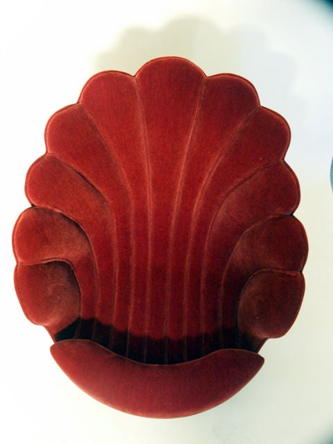 clam shell chair