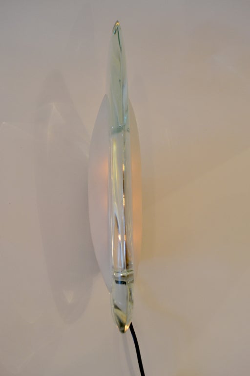 Mid-20th Century Equisite Pair of Shark Fin Sconces by Fontana Arte