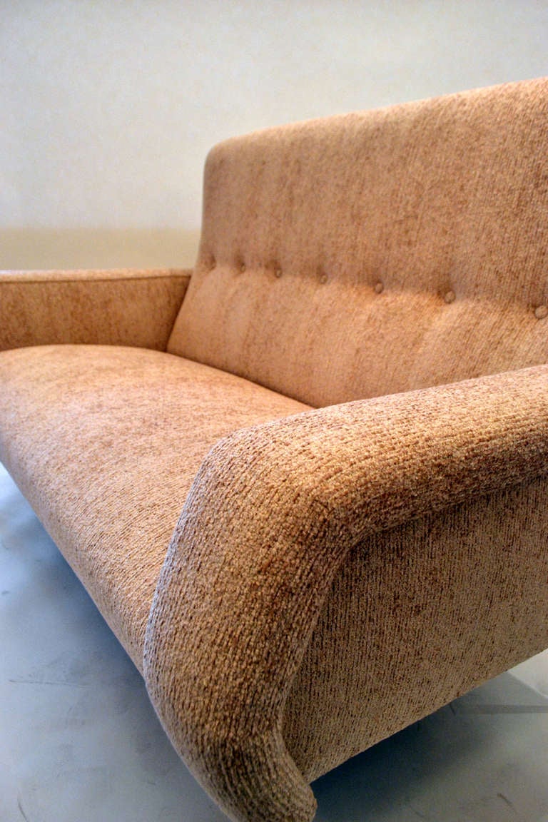 Stylish Settee by Gio Ponti In Excellent Condition In New York, NY