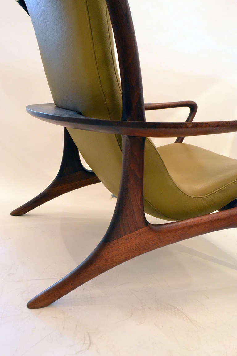 Walnut Outstanding and Stylish Lounge Chair and Ottoman by Vladimir Kagan