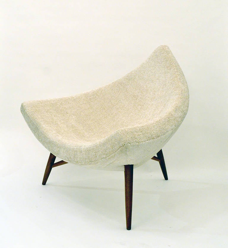Elegant Coconut Style Lounge Chair