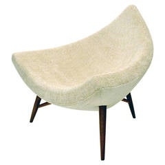 Elegant Coconut Style Lounge Chair