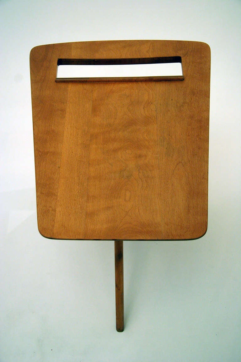 Original Magazine Table Designed by Jens Risom In Excellent Condition In New York, NY