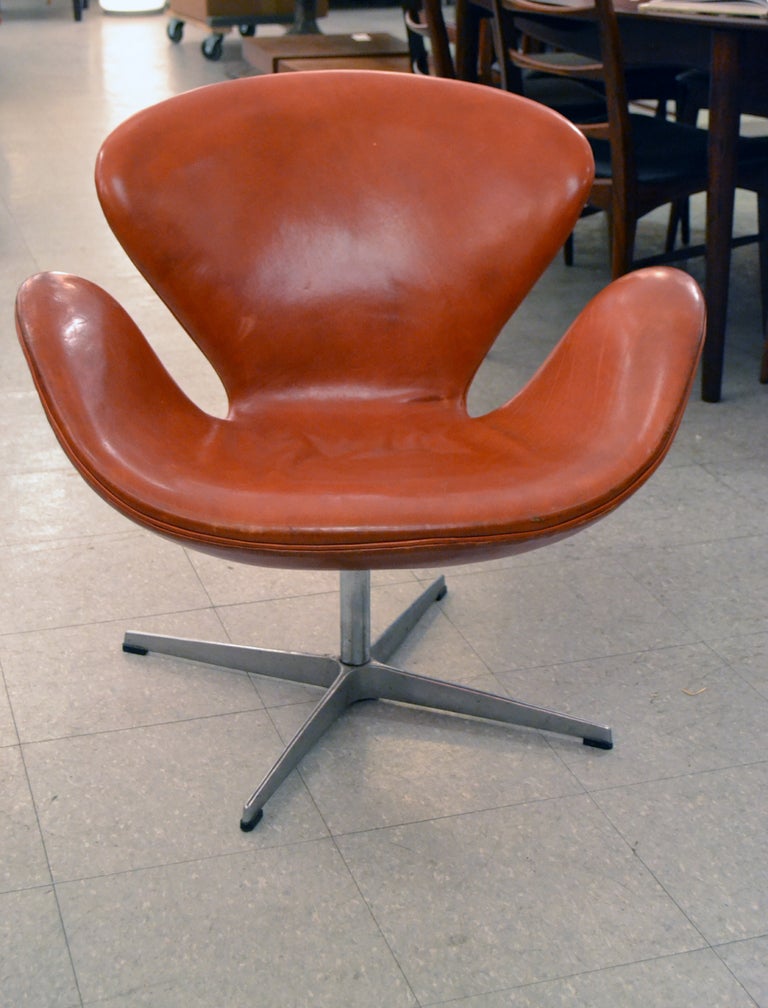 Danish Superb Pair of Swan Chairs by Arne Jacobsen, Denmark.