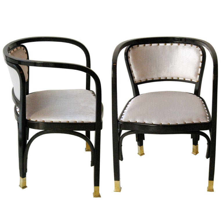 12 Vienna Secession armchairs with brass feet in mahogany stained beech wood and velvet upholstery by Gustav Siegel, produced by J. & J. Kohn, c. 1900.
This chair was exhibited for the first time at the Exposition Universelle, Paris, in 1900.