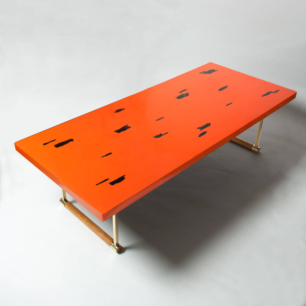 A stunning Japanese Mid-Century coffee table with a Minimalist design. The top is wood finished in the Japanese Negoro lacquer technique. Negoro is a century old technique in which many layers of red lacquer are applied to a black lacquer base.