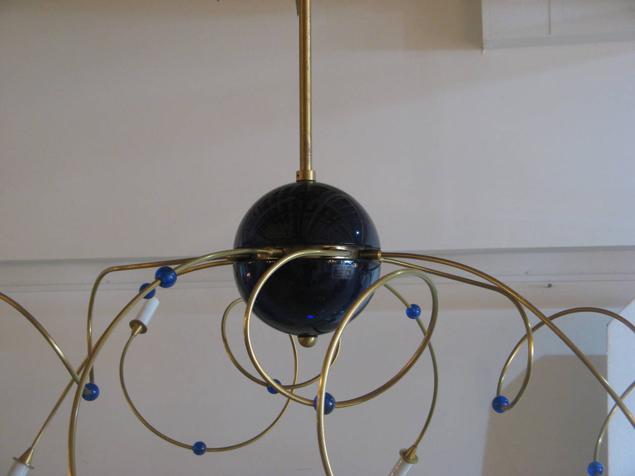 Italian Chandelier with Eight Spiraling Brass Arms In Good Condition In New York, NY