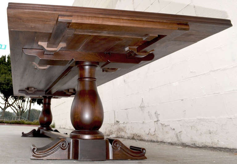 Table à manger toscanne de style Renaissance, fabriquée sur-mesure par Petersen Antiques Excellent état - En vente à Los Angeles, CA