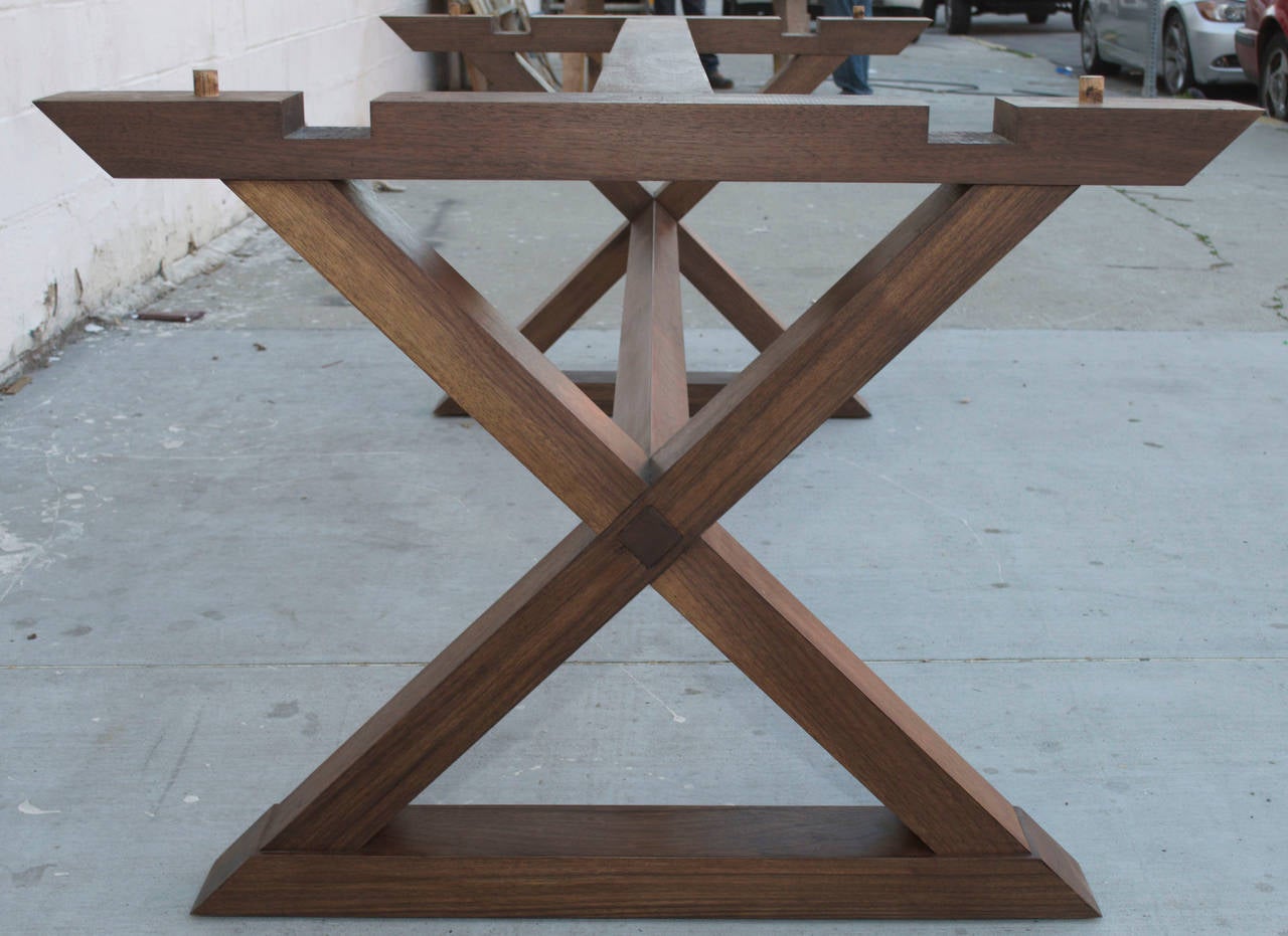 Ausziehbarer minimalistischer X-Trestle-Tisch aus Nussbaumholz von Petersen Antiques im Angebot 2