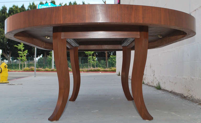 Expanding Walnut Dining Table of Midcentury Design For Sale 2