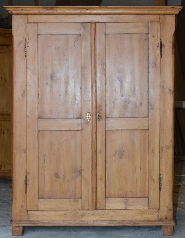 19th Century Baltic Armoire In Good Condition In Los Angeles, CA