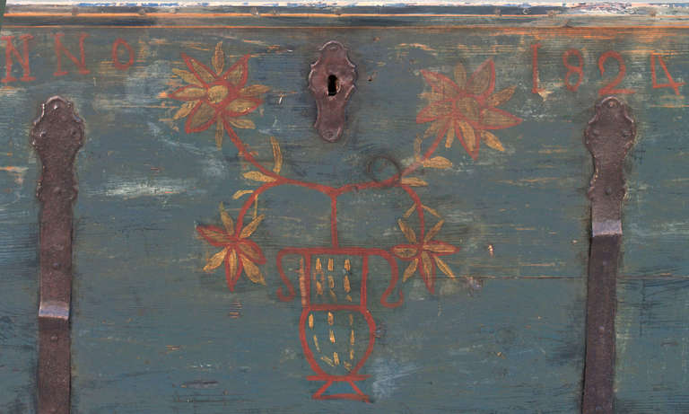 Painted Hope Chest with Original Paint, circa 1824 In Good Condition In Los Angeles, CA
