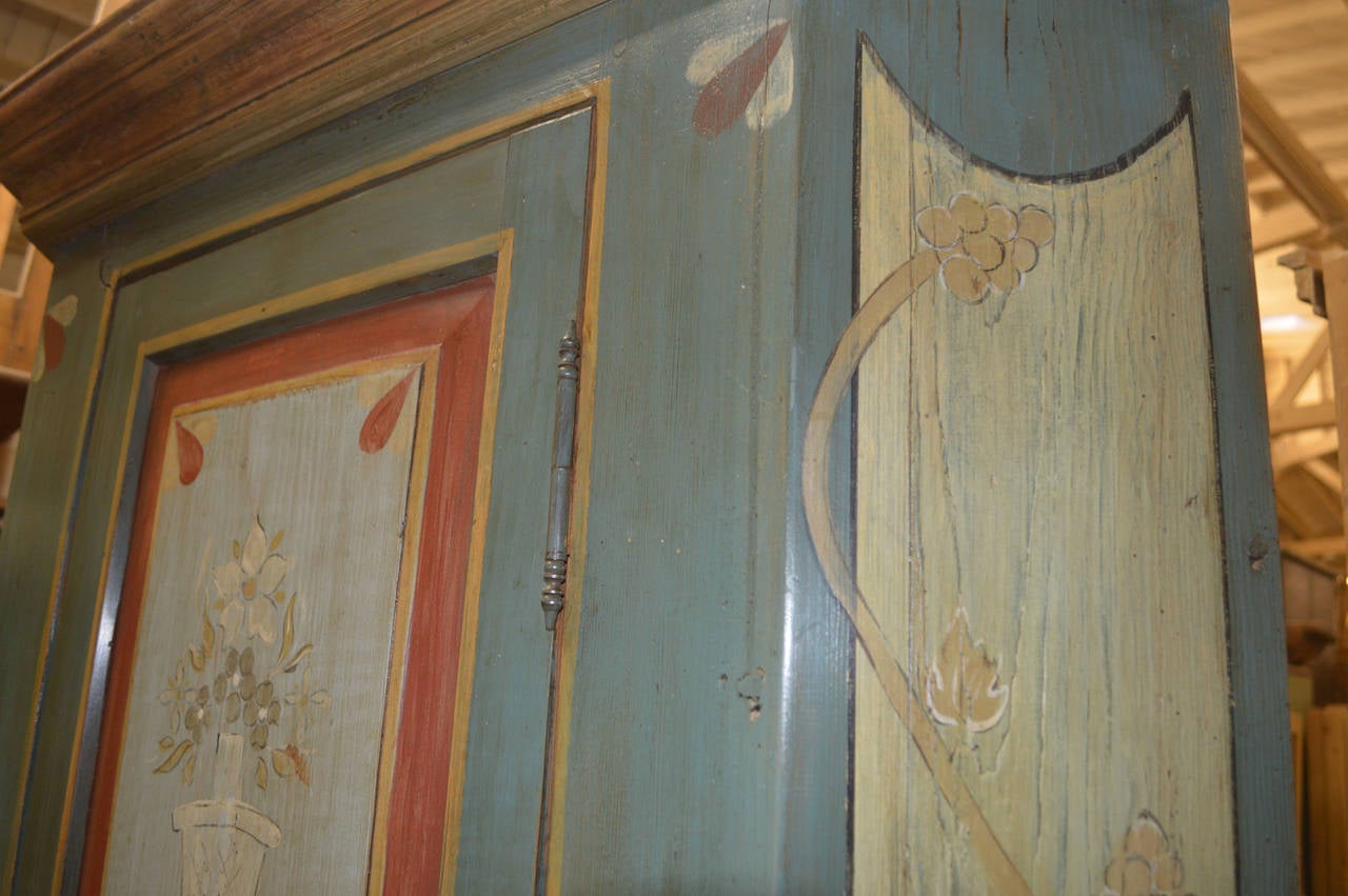 Painted Corner Cabinet In Excellent Condition In Los Angeles, CA