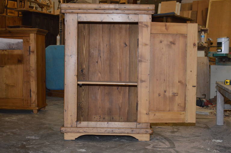 Small Cupboard In Good Condition For Sale In Los Angeles, CA