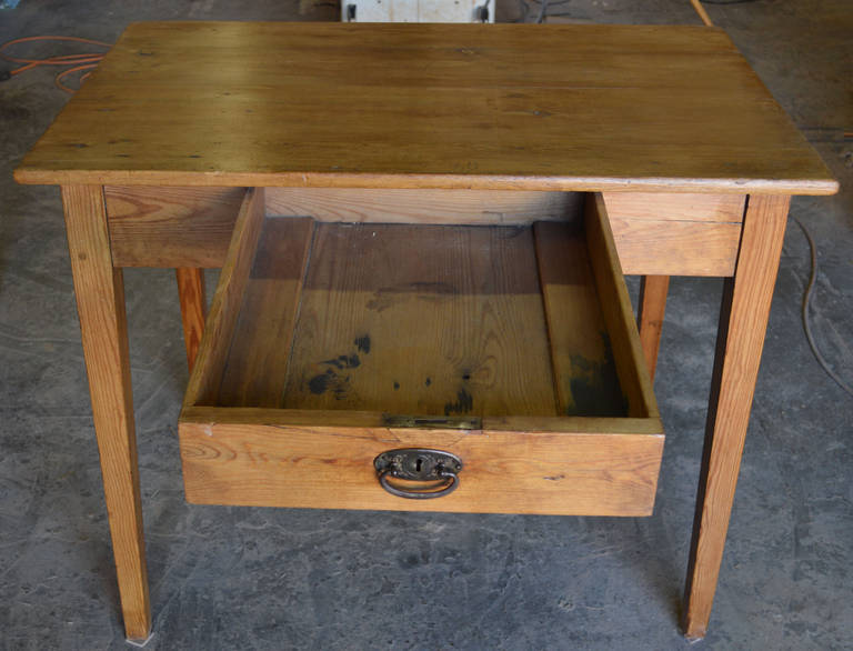 Small Antique Desk or Farm Table In Excellent Condition In Los Angeles, CA
