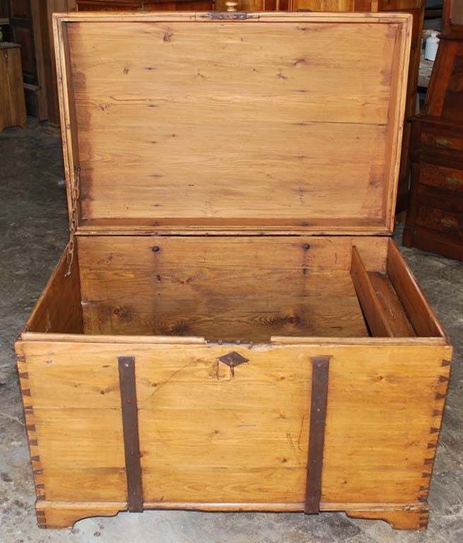 Large 19th Century Continental Chest or Blanket Box In Good Condition In Los Angeles, CA