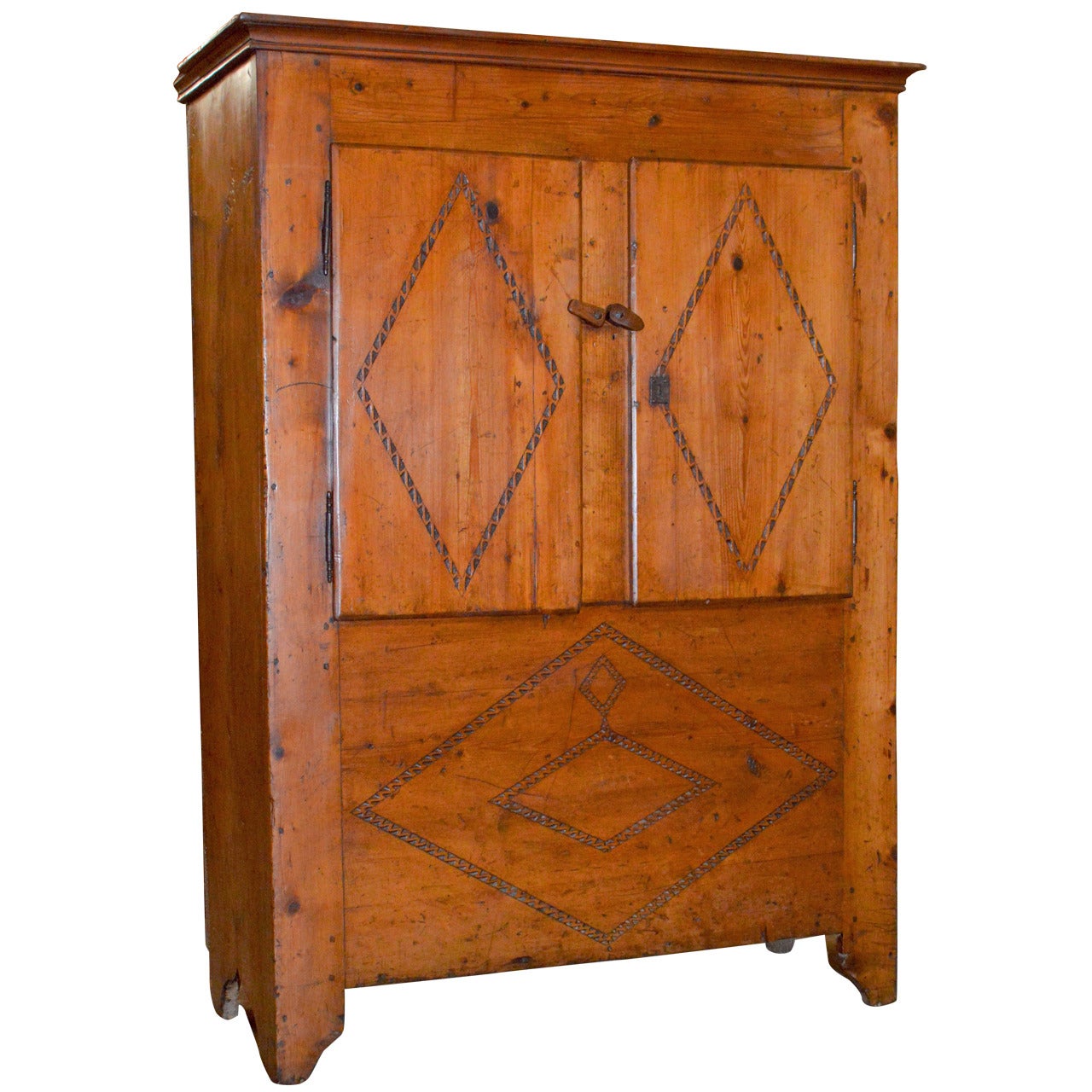 Armoire de campagne française du XVIIIe siècle