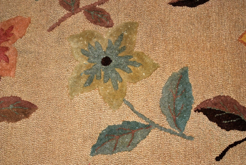American Hooked Rug In Good Condition In Los Angeles, CA