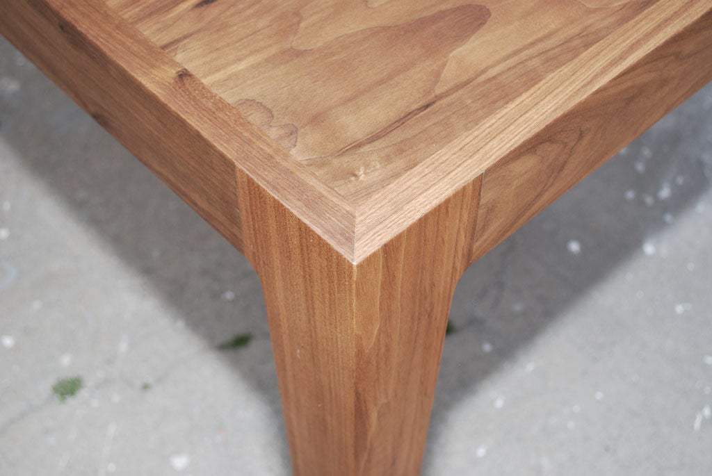 Noyer Table Parsons en noyer massif ave raccord double, fabriquée sur commande par Petersen Antiques en vente