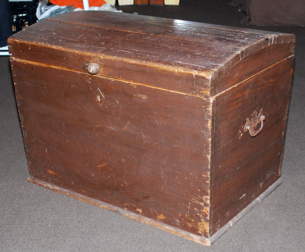 Nice Scandinavian chest in original paint. Well worn but very solid!
