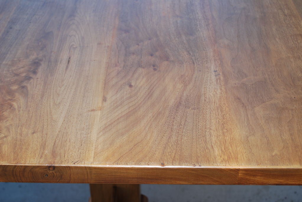 Dining Table in Vintage Walnut, Custom Made by Petersen Antiques In Excellent Condition For Sale In Los Angeles, CA