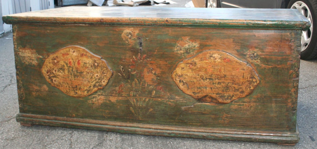 Great wedding chest with raised panels. Original painted floral decorations adorn the exterior. The inside of the lid is inscribed with the year 1799 (possibly 1792). Has interior candle box with separate lid.

Perfect as coffee table!