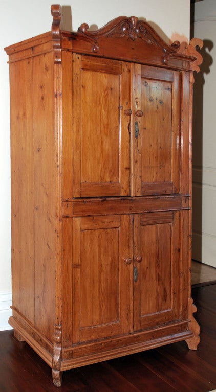Small Hutch with Four Doors
