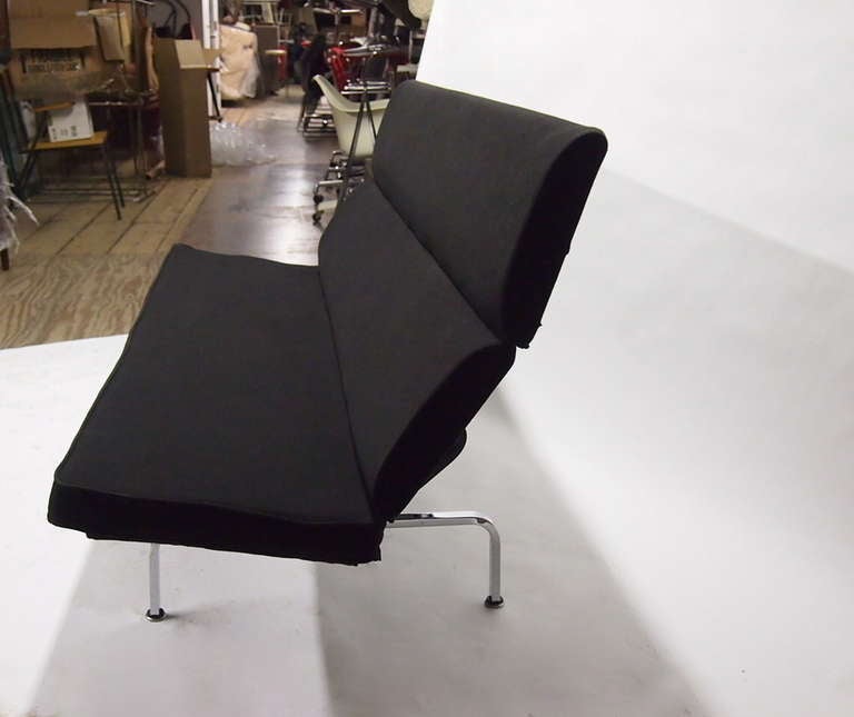 Four Compact Sofa's By Eames For Herman Miller Original Design 195l American In Good Condition In Jersey City, NJ