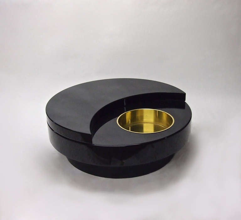 Round, Rotating Black Lacquer Coffee Table by Willy Rizzo Circa 1970 France In Excellent Condition In Jersey City, NJ