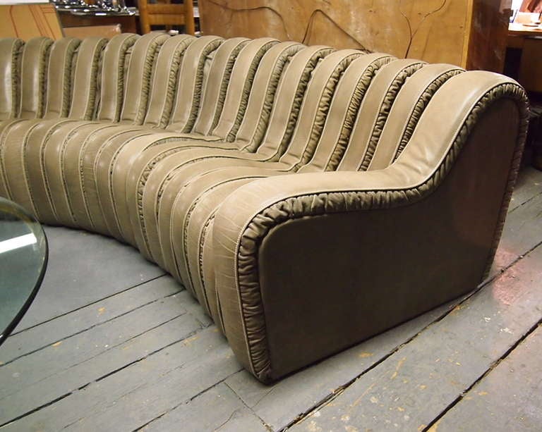 Sofa and Coffee Table Labeled Casa Bella circa 1980 Switzerland In Excellent Condition In Jersey City, NJ