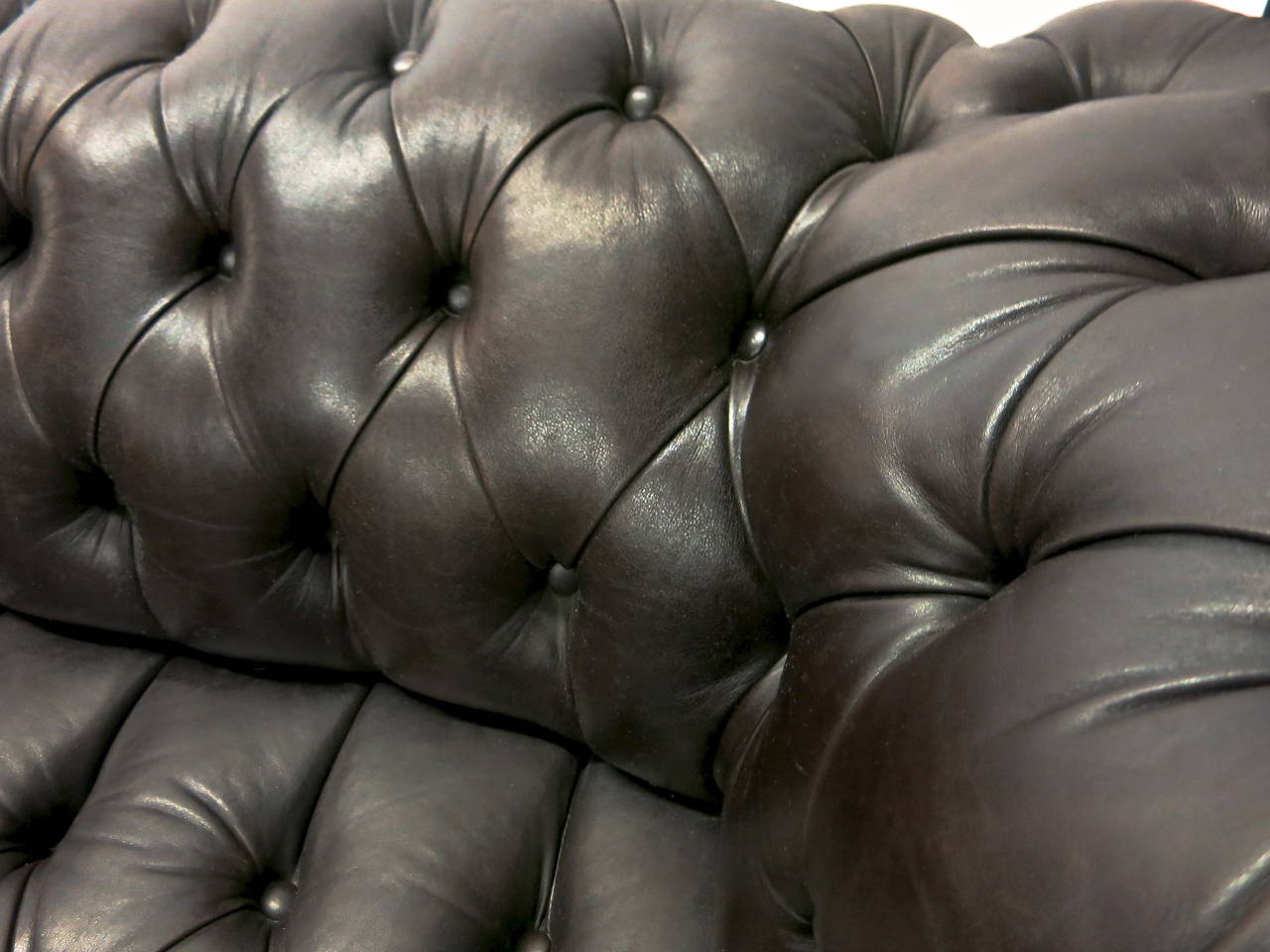 Chesterfield Sofa in Chocolate Brown Tufted Leather, circa 1980, USA In Excellent Condition In Jersey City, NJ