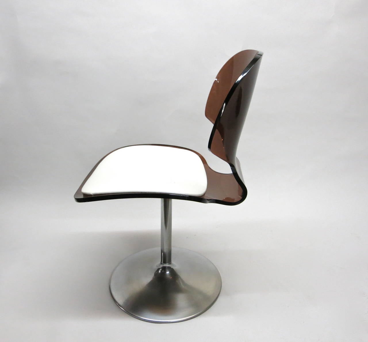 Pair of Swivel Chairs in Smoked Lucite, circa 1970 In Excellent Condition In Jersey City, NJ