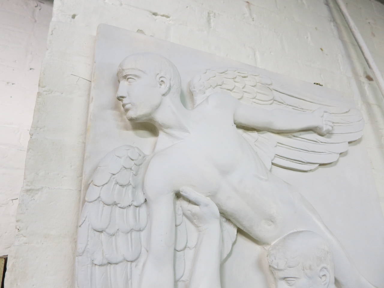 20th Century Wall Mount Sculpture in Molded Plaster, circa 1960