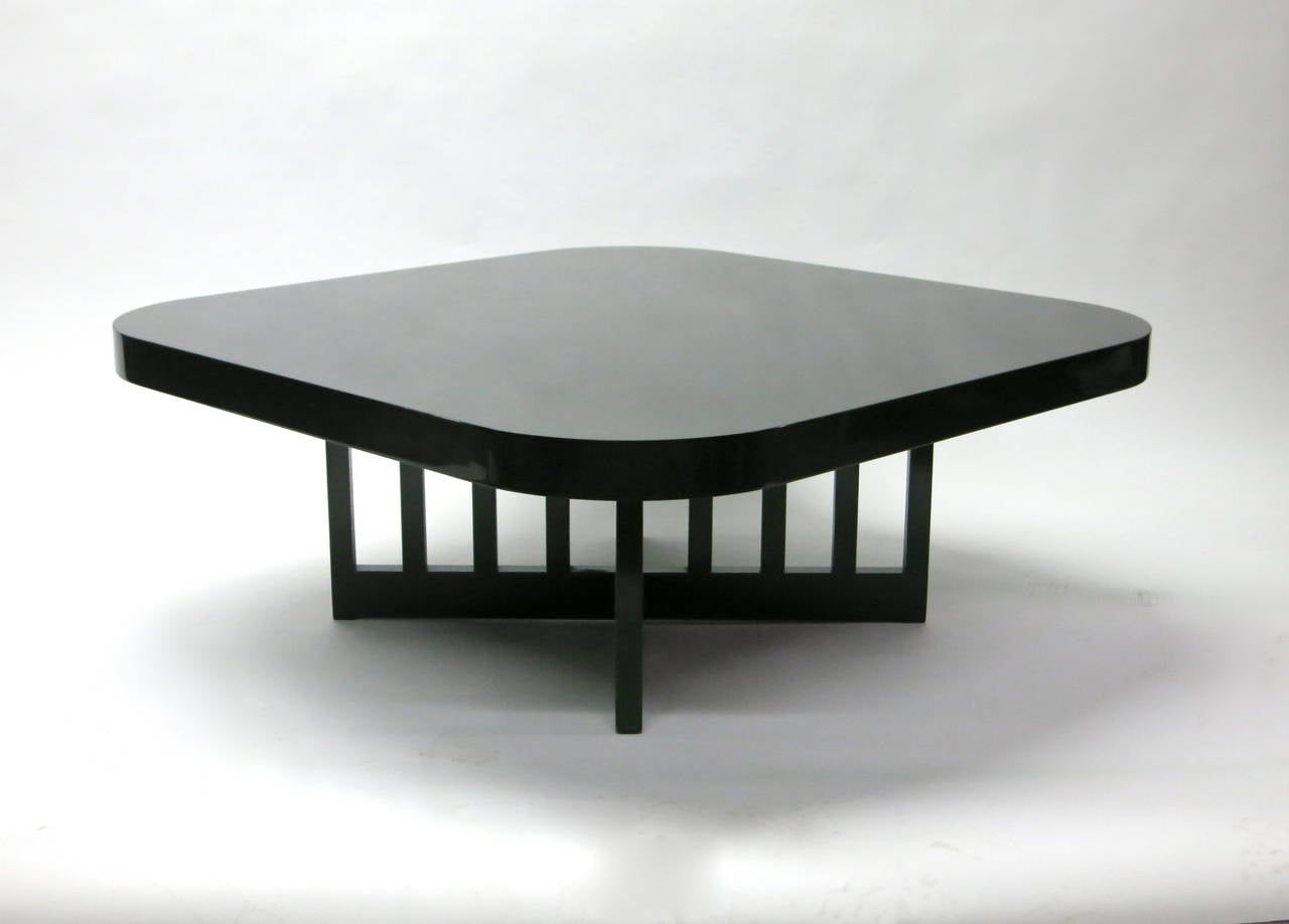 Coffee Table Designed by Richard Meier for Knoll in 1982 Made in USA In Excellent Condition In Jersey City, NJ