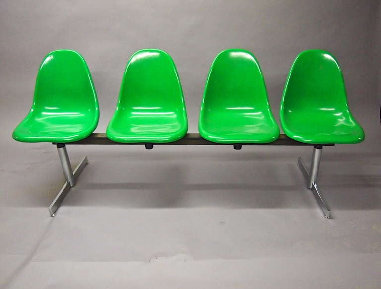 Four-seater bench of green of shells by Charles Eames. All metal base.