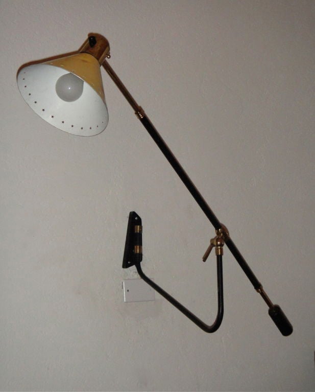 Articulating wall light that pivots from three points, the mounting plate, the arms and the shade. The shade also extends Made in France Designed by
Pierre Guariche 1955