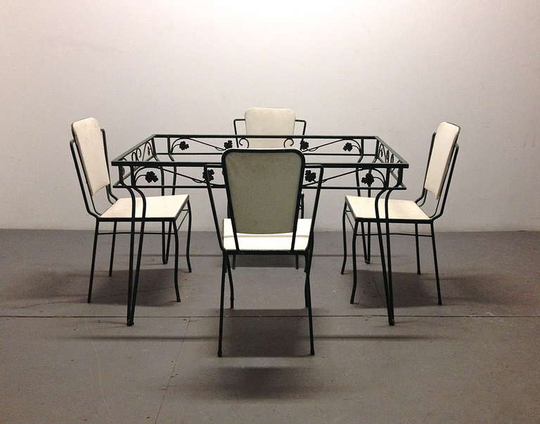 Early Salterini outdoor dining set with four chairs. The chairs have their original upholstery and that can be changed to a fabric or weatherproof textile of your choice. The set can also be painted or powder coated to any desired color.